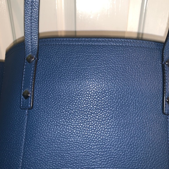 Authentic MCM Tote Navy with Zipped Top - Picture 4 of 7